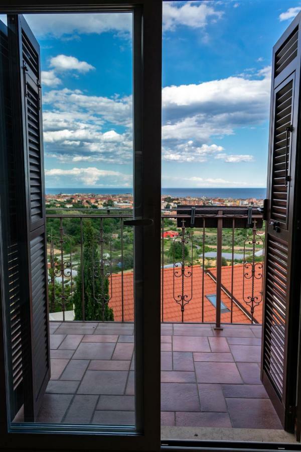 Villa Pineland Borghetto Santo Spirito Exterior photo